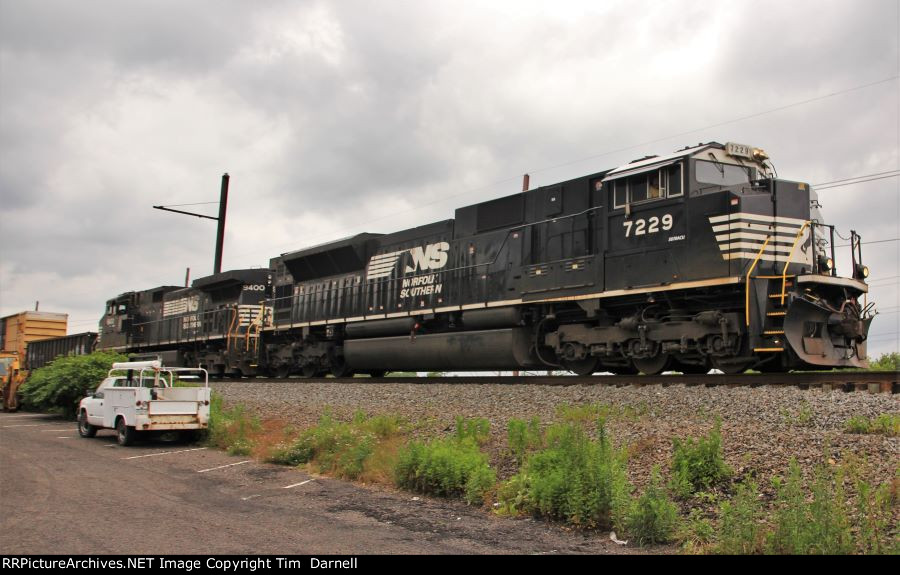 NS 7229 leads 14G